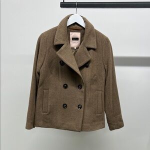 Elegant Double-Breasted Brown Pea Coat
